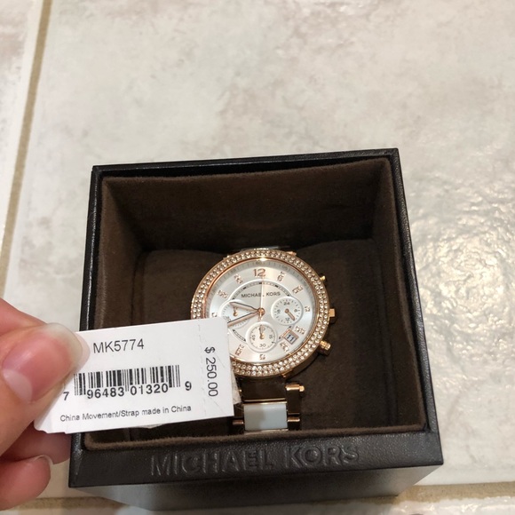 Michael Kors Watch - Picture 5 of 6